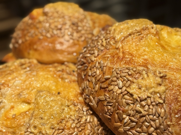 Amsterdamse oude kaas mosterd brood