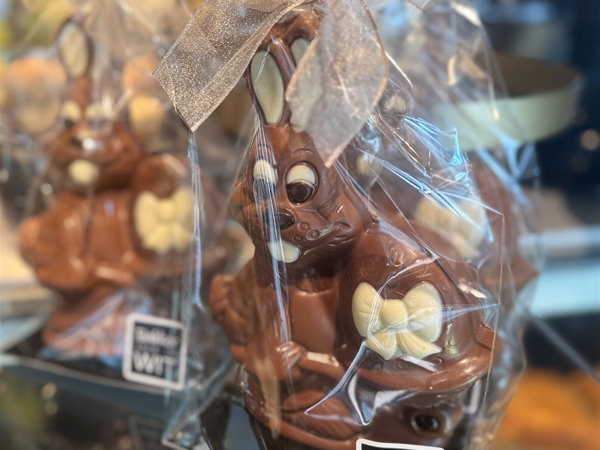 haas met strik  (kruiwagen)